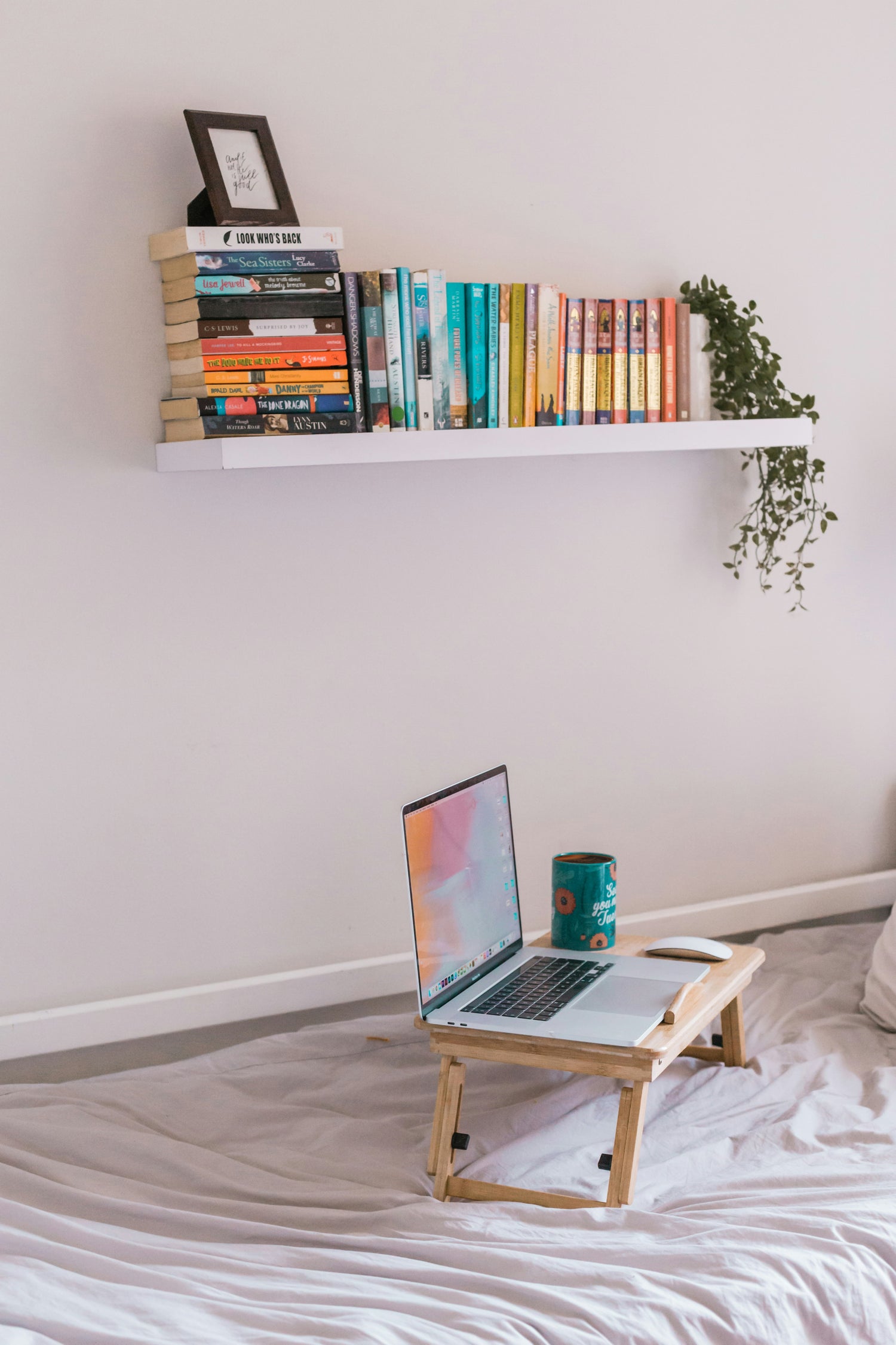 Laptop shelf for bedroom